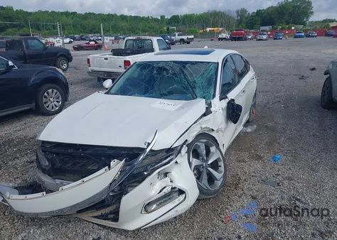 2018 Honda Accord Touring 2.0T из США, поврежденный, VIN 1HGCV2F9XJA054127